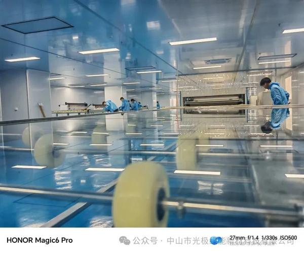 新能源科技新里程碑 材科技晶硅钙钛矿叠层薄膜电池开启规模化生产
